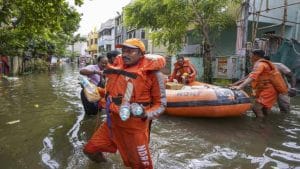 ভারী বৃষ্টিতে ডুবছে ভারত, ২ রাজ্যে ২৭ জনের মৃত্যু