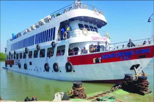 দীর্ঘদিনপর শুরু সেন্ট মার্টিনে পর্যটকবাহী জাহাজ চলাচল