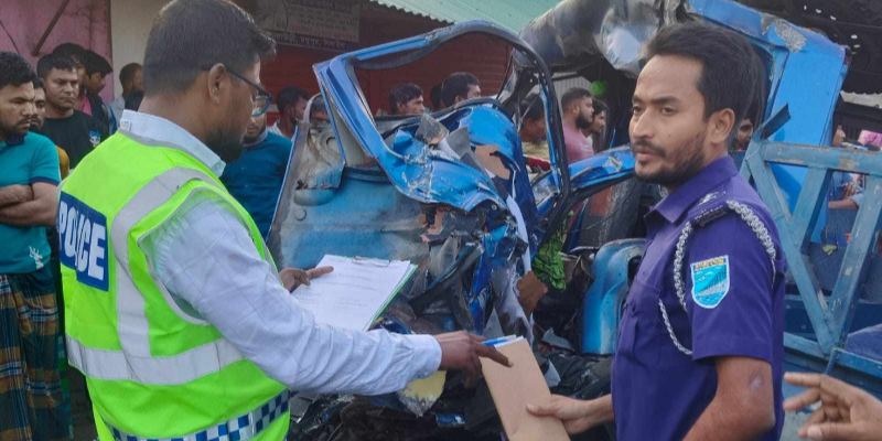 টাঙ্গাইলে বাস-পিকআপের মুখোমুখি সংঘর্ষে নিহত ৪