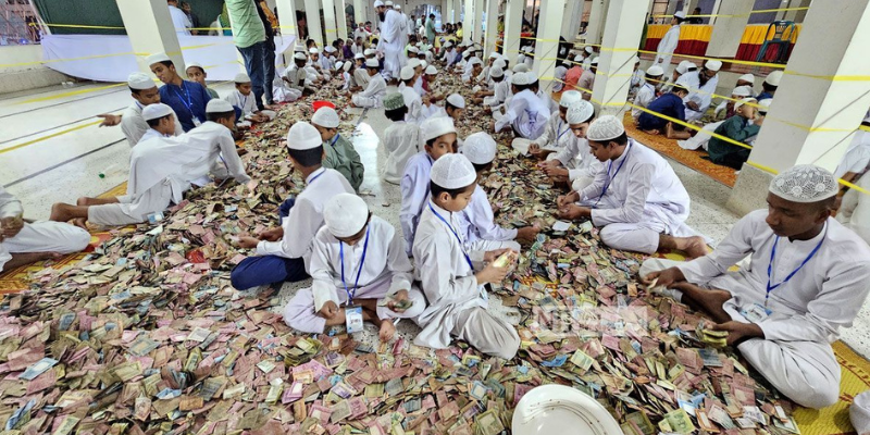 এবার ৩০ বস্তা টাকা পেয়ে রেকর্ড করল পাগলা মসজিদ