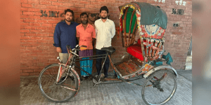 শহীদ নাফিজের দেহ বহনকারী রিকশাটি গণভবন জাদুঘরে