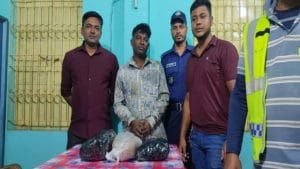 মেহেরপুরে ৪ কেজি গাঁজাসহ পাচারকারী আটক