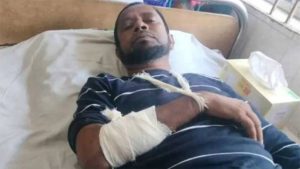 গাজীপুরে দিন দুপুরে কুপিয়ে টাকা ছিনিয়ে নেওয়ার অভিযোগ