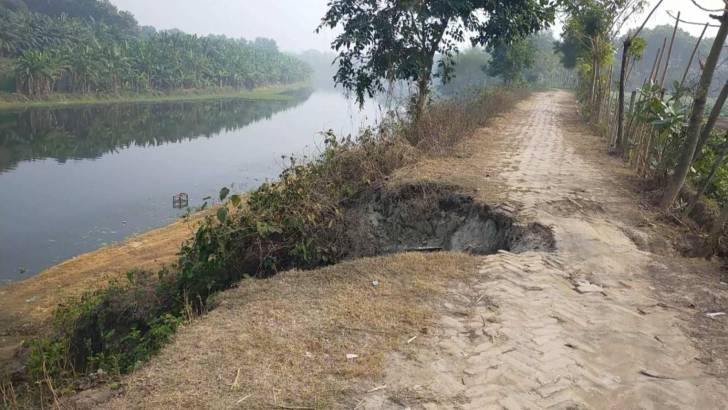 মেহেরপুরে ১২ কোটি টাকার ওয়াকওয়ে নদী গর্ভে