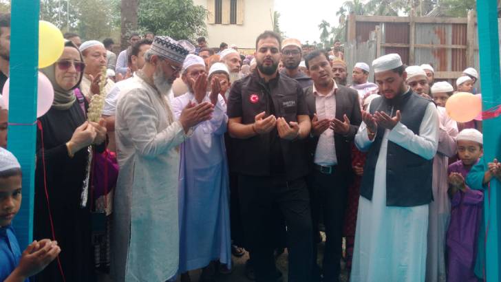 ইন্দুরকানীতে তুরস্কের ইজার ক্যাপাসি সংস্থার উদ্যোগে সহায়তা প্রদান