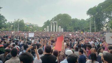 শহীদ মিনারে ভোর থেকেই জড়ো হচ্ছেন শিক্ষার্থীরা