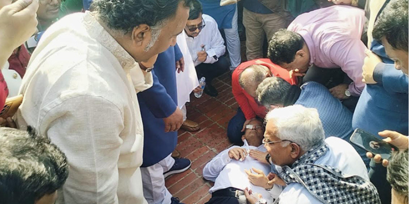 স্মৃতিসৌধে অসুস্থ হয়ে লুটিয়ে পড়লেন মির্জা ফখরুল