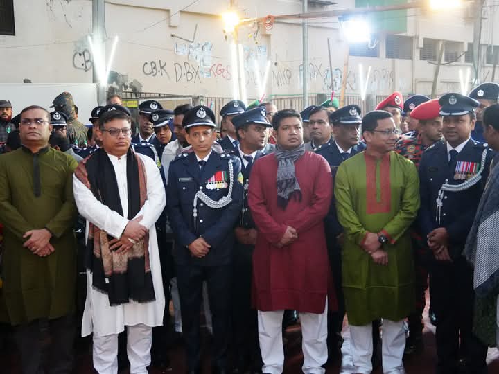 মহান বিজয় দিবসে সকল বীর শহীদদের প্রতি জেলা পুলিশ কুমিল্লার বিনম্র শ্রদ্ধা