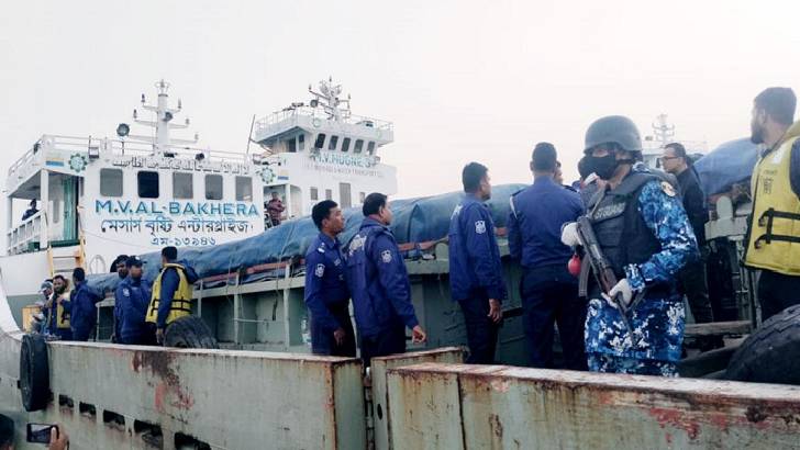 জাহাজে ৭ জনকে নির্মম হত্যা, পুলিশের ধারণা পরিকল্পিত আক্রমণ