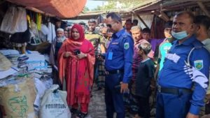 শিবগঞ্জে নিষিদ্ধ পলিথিন রাখায় দুই ব্যবসায়ীকে জরিমানা