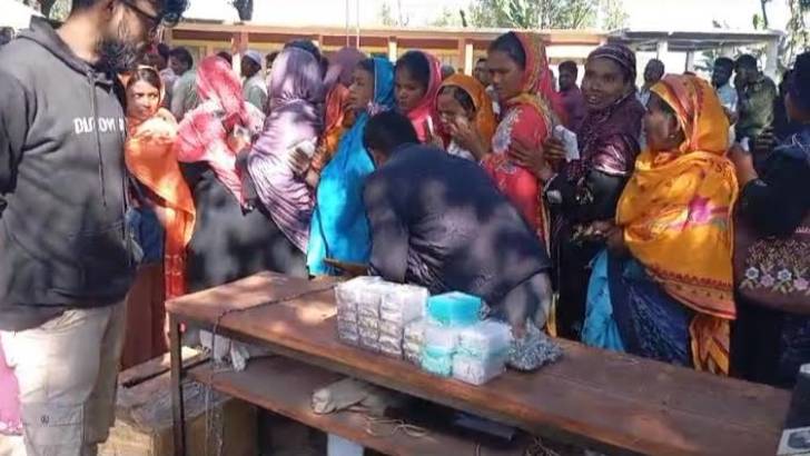 ডোমারে স্কুলের বিদ্যুৎ ব্যবহার করে রমরমা ব্যবসা