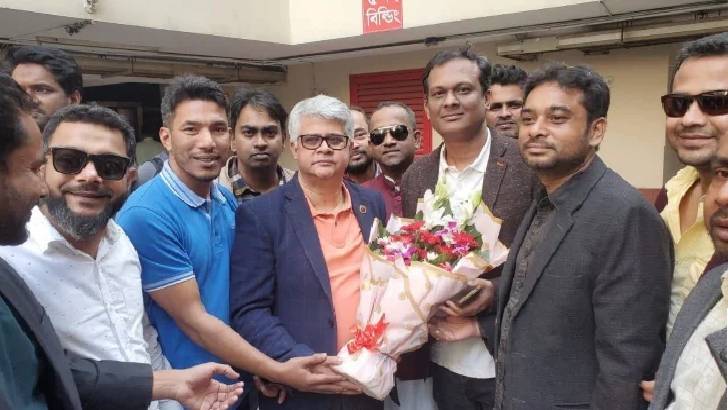 দীর্ঘ ১৫ বছর পর দেশের মাটিতে পারভেজ মল্লিক