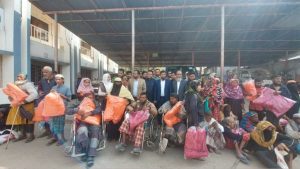 মঠবাড়িয়ায় ভিক্ষুক ও প্রতিবন্ধীদের মাঝে কম্বল,শুকনো খাবার বিতরণ করলেন ইউএনও 