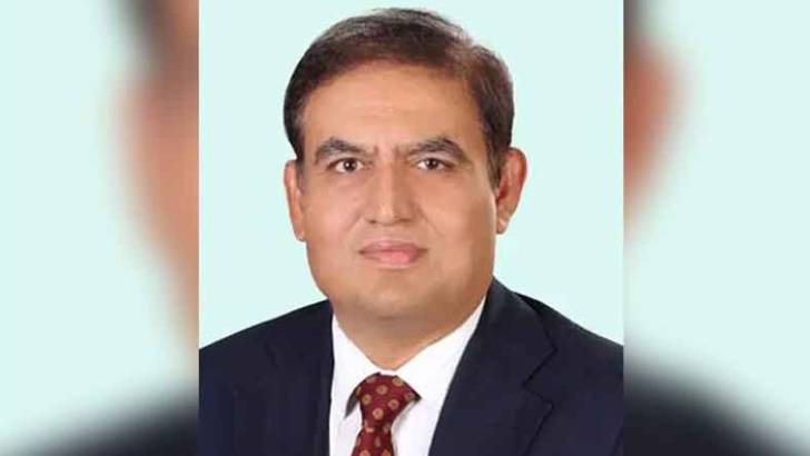 অবসরপ্রাপ্ত সচিব ইসমাইল বিমানবন্দরে গ্রেপ্তার