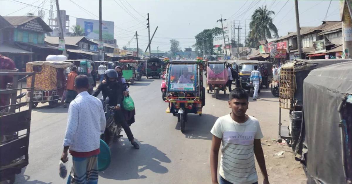 শ্রমিক ধর্মঘট পথে পথে ভোগান্তি-দক্ষিণাঞ্চলে অর্ধ লক্ষ মানুষ দুর্ভোগে