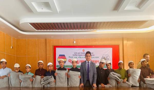 রায়পুরায় প্রধান উপদেষ্টার ত্রাণ ভান্ডার হতে শীতবস্ত্র বিতরণ