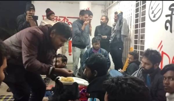 পোষ্য কোটা বাতিলে ১৪ ঘণ্টার অনশন: প্রশাসনের আশ্বাসে শিক্ষার্থীদের সাময়িক বিরতি