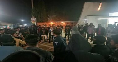 আওয়ামী লীগের ঘোষিত কর্মসূচির বিরুদ্ধে কুবিতে বিক্ষোভ মিছিল