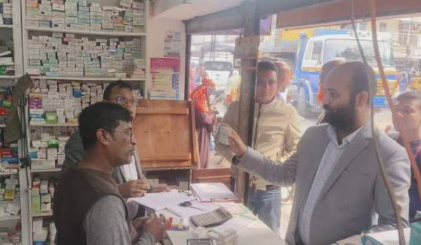 রাজশাহী দুর্গাপুরে মেয়াদ উত্তীর্ণ ঔষধ বিক্রি করায় ভ্রাম্যমান আদালতের অভিযান অর্থদন্ড