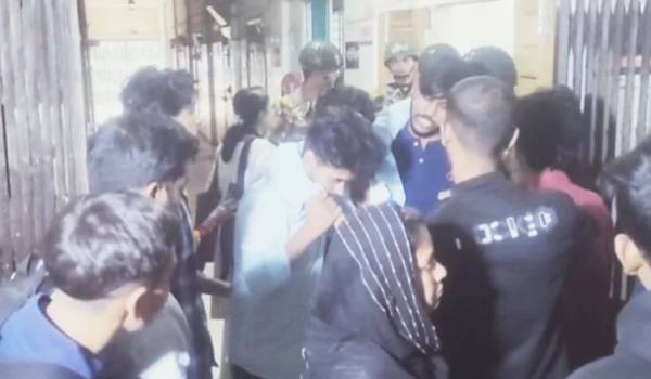 মুন্সীগঞ্জে ছাত্রলীগ ও ছাত্রদলের সংঘর্ষ, আটক ৯