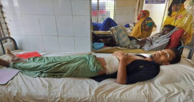 অ্যাকশন মুভি দেখে নিজের পেটে নিজের ছুরিকাঘাত