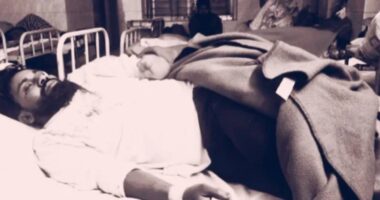 ক্যারাম বোর্ড খেলা নিয়ে দ্বন্দ্বে যুবককে পিটিয়ে ও কু পি য়ে জখম