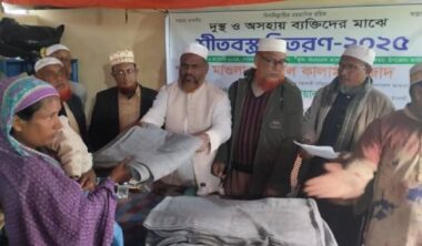 কয়রায় জামায়াতে ইসলামীর উদ্যোগে শীতবস্ত্র বিতরণ