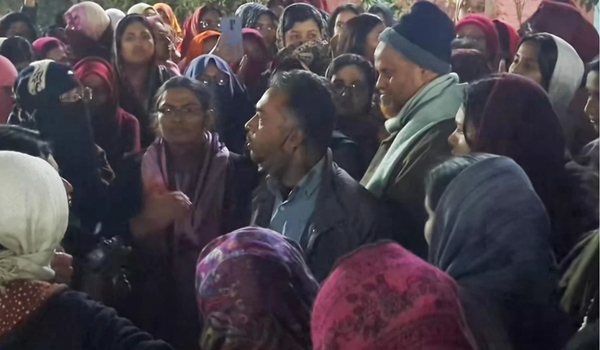 বাকৃবিতে ছাত্রীদের বিক্ষোভে প্রক্টরিয়াল বডির দুর্ব্যবহারের অভিযোগ