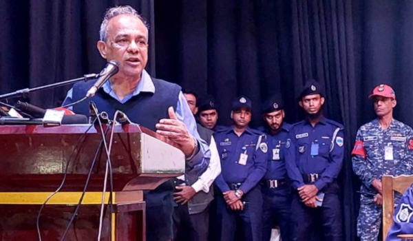 সাদা পোশাক পরে কোনো আসামি গ্রেফতার নয়: স্বরাষ্ট্র উপদেষ্টা