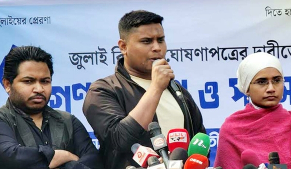 ফ্যাসিবাদের পক্ষে লিখলে আবার কলম ভেঙে দেব : হাসনাত আবদুল্লাহ