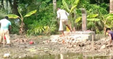 শহীদ মিনার ভেঙে টয়লেট নির্মাণ, প্রধান শিক্ষকসহ ২ জনকে গ্রেপ্তার