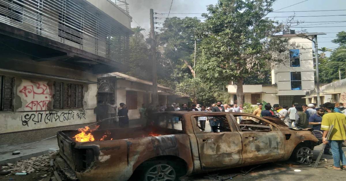 নোয়াখালীতে কাউয়া কাউয়া স্লোগানে বিক্ষুব্ধ ছাত্র-জনতা ভাঙচুর করেছে কাদেরের গ্রামের বাড়ি