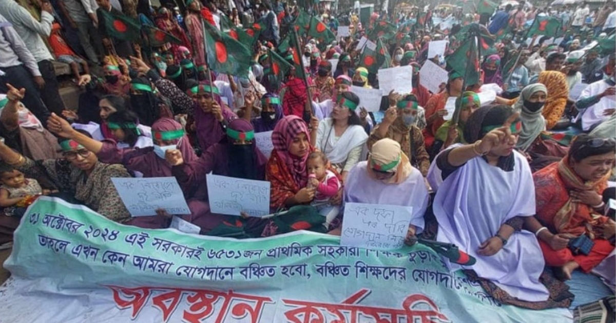 শাহবাগে অবরোধ সুপারিশপ্রাপ্ত শিক্ষকদের, পুলিশের জলকামান