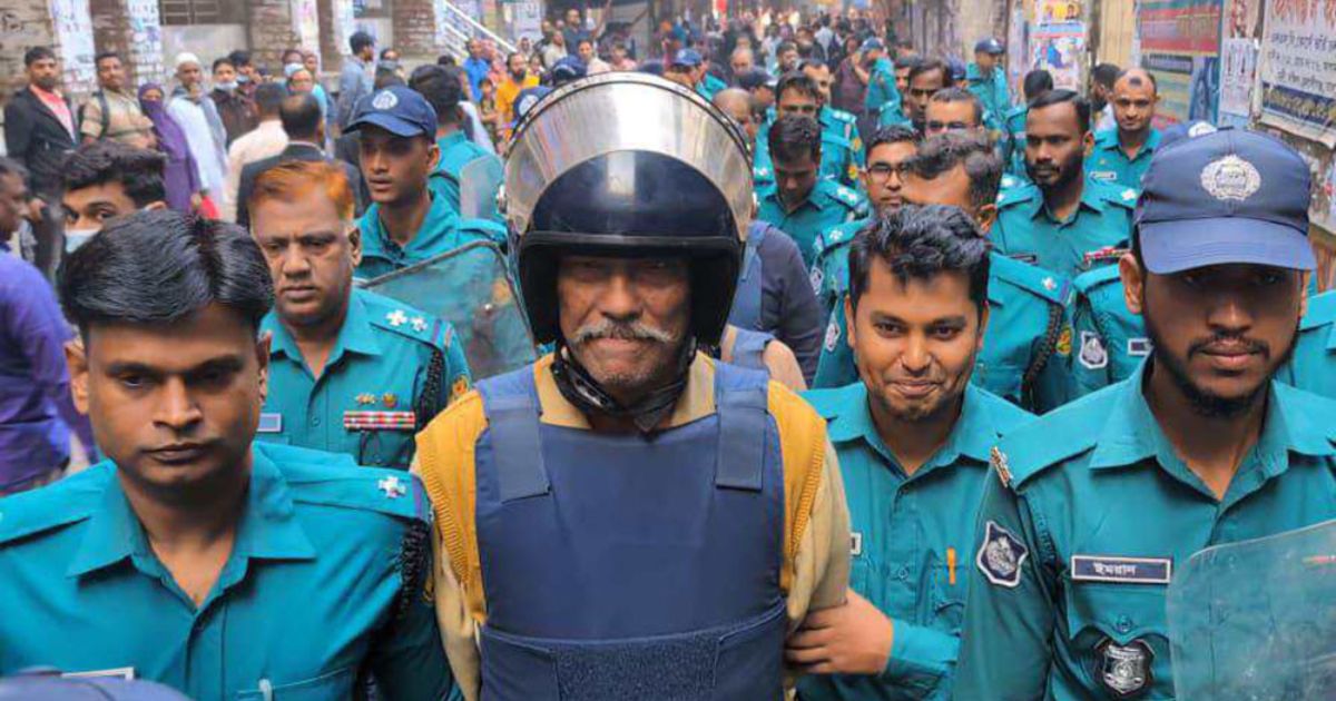 ওই ফটো তোলোস কেন ? সাংবাদিকদের শাহজাহান ওমর