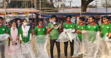 জাহাঙ্গীরনগর বিশ্ববিদ্যালয়ে ভর্তি পরীক্ষা শেষে পরিচ্ছন্নতা অভিযান