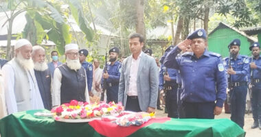 দুর্গাপুরে রাষ্ট্রীয় মর্যাদায় বীর মুক্তিযোদ্ধা অশেষ বাউলকে সমাহিত