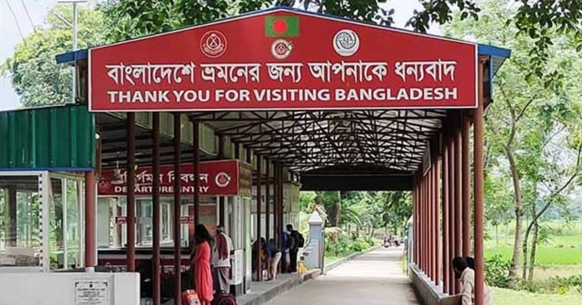চেকপোস্টে হাত-পা গুটিয়ে বসে আছে দায়িত্বপ্রাপ্তরা