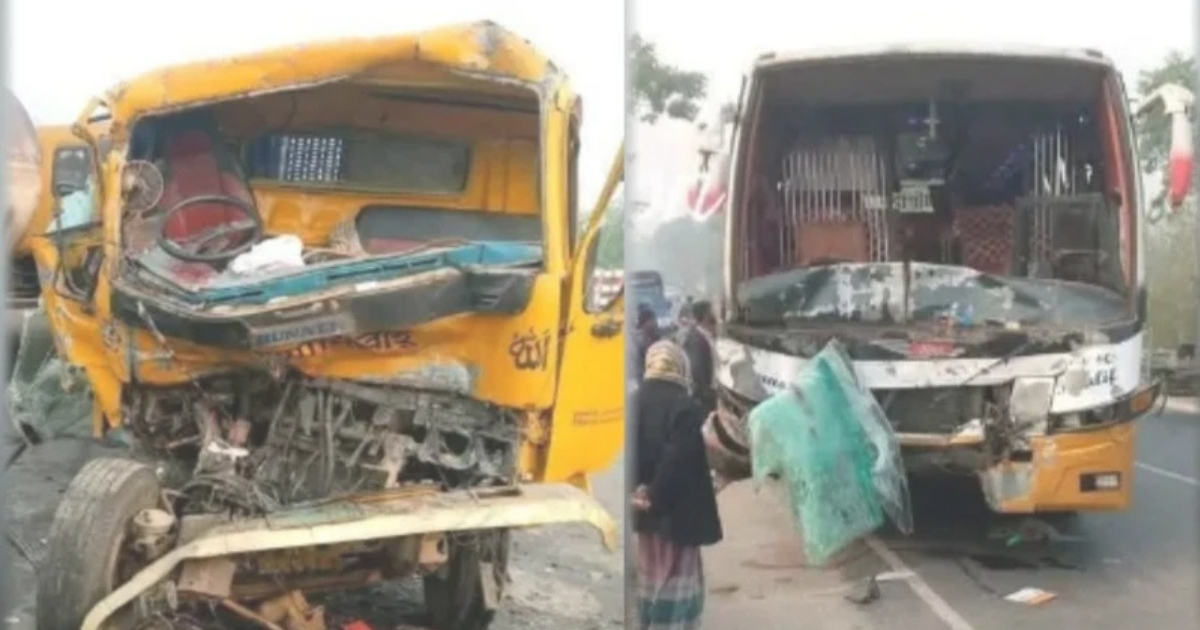 কাউনিয়া তিস্তা সেতুতে বাস-ট্রাকের ভয়াবহ সংঘর্ষ