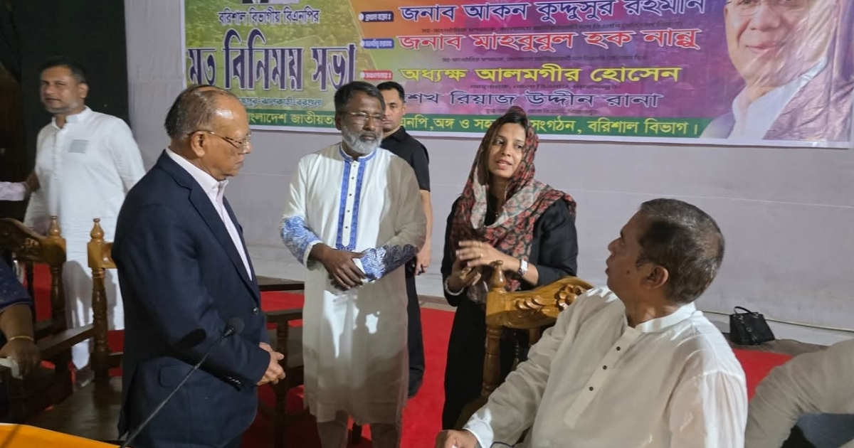 গুলিবিদ্ধ আইনজীবী নুপুর আখতারের পাশে বিএনপি নেতা আব্দুল আউয়াল মিন্টু