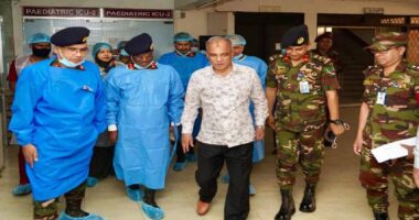 মাগুরায় ধর্ষণের শিকার শিশুটিকে দেখতে সিএমএইচে স্বরাষ্ট্র উপদেষ্টা