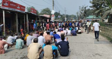 হিমাগার দ্বিগুন ভাড়া বৃদ্ধির প্রতিবাদে লালমনিরহাটে কৃষকদের সড়ক অবরোধ