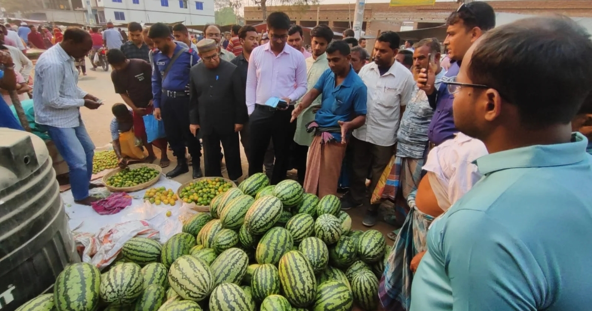 রমজানের পণ্যে অস্বাভাবিক মূল্য ৪ জনের জরিমানা