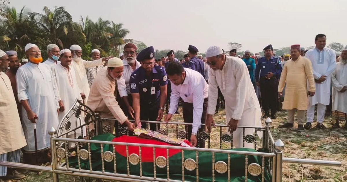 মঠবাড়িয়ায় রাষ্ট্রীয় মর্যাদায় বীরমুক্তি যোদ্ধা সেলিম জমাদ্দারকে দাফন