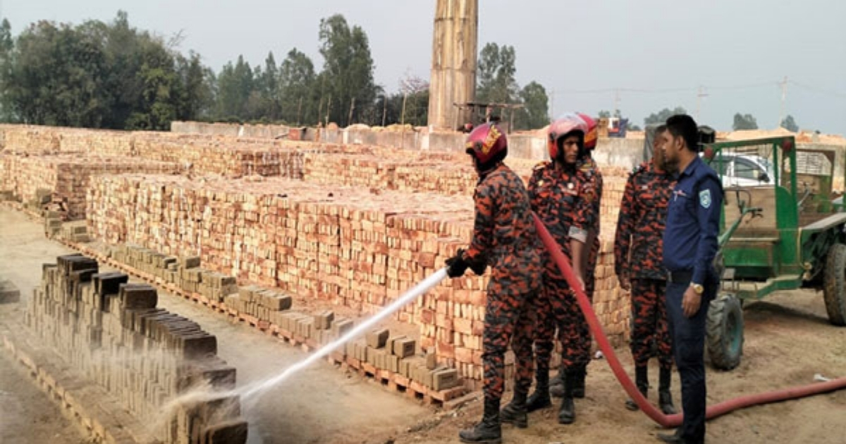 দিনাজপুরের ঘোড়াঘাটে দুইটি ইট ভাটায় জরিমানা