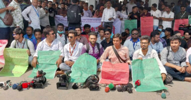 সাংবাদিকদের উপর হামলা ও গ্রেফতার,তোপের মুখে গ্রেফতারকৃত সাংবাদিককে মুক্তি