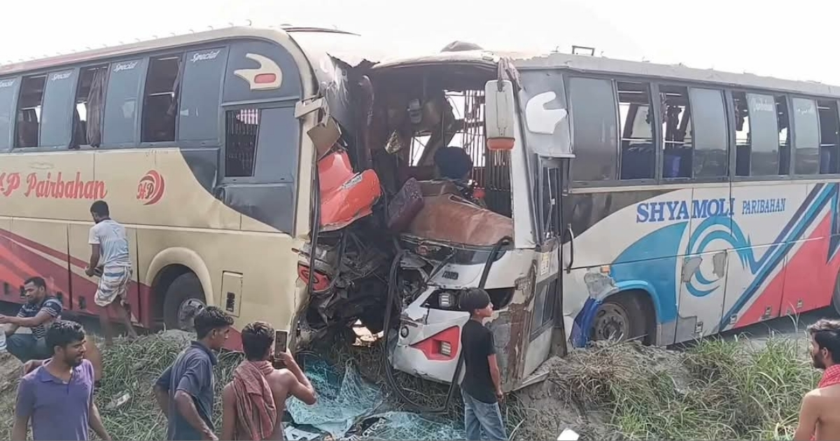 যমুনা সেতু মহাসড়কে দুই বাসের মুখোমুখি সংঘর্ষ, আহত ২৫