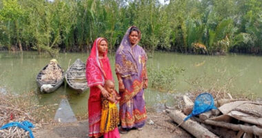 ওপারে সুন্দরবন এপারে নদীর চরে বাসন্তী মুন্ডাদের সংগ্রামী জীবন