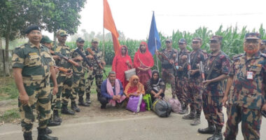 বিজিবির কাছে ৫ বাংলাদেশিকে হস্তান্তর করল ভারতীয় বিএসএফ