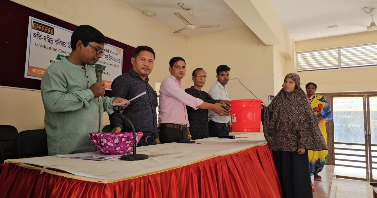 ধামইরহাটে ভাগ্য ফিরানো নারীদের পুরস্কৃত করল- ওয়ার্ল্ড ভিশন