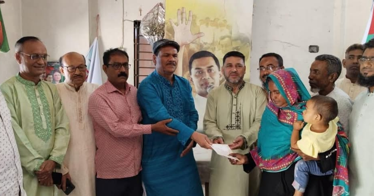 সাতক্ষীরার কলারোয়াতে তারেক রহমানের ঈদ উপহার বিতরণ